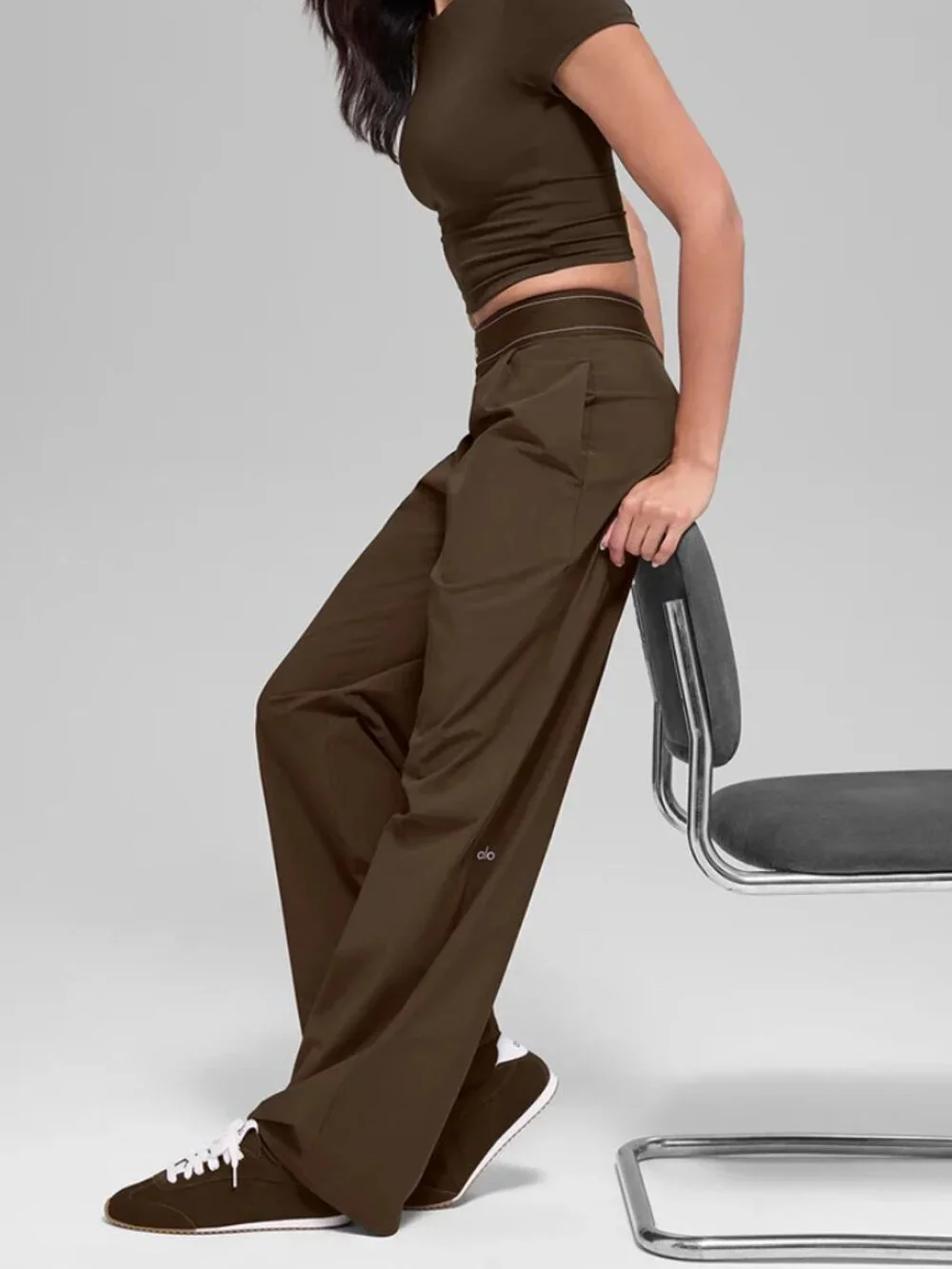 Brand new ALO Yoga versatile yoga pants coffee color 🌿 Regular size 30”